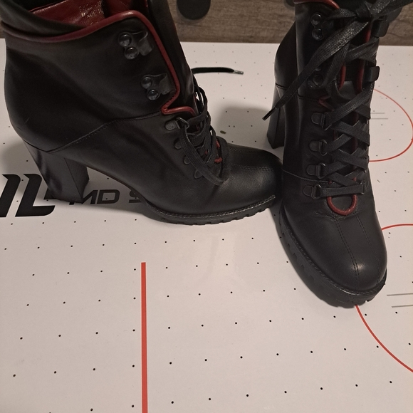 COACH Lucia Black W/Red Trim Lace  Up Heeled Boots!!! Size 6.5 - Picture 12 of 12